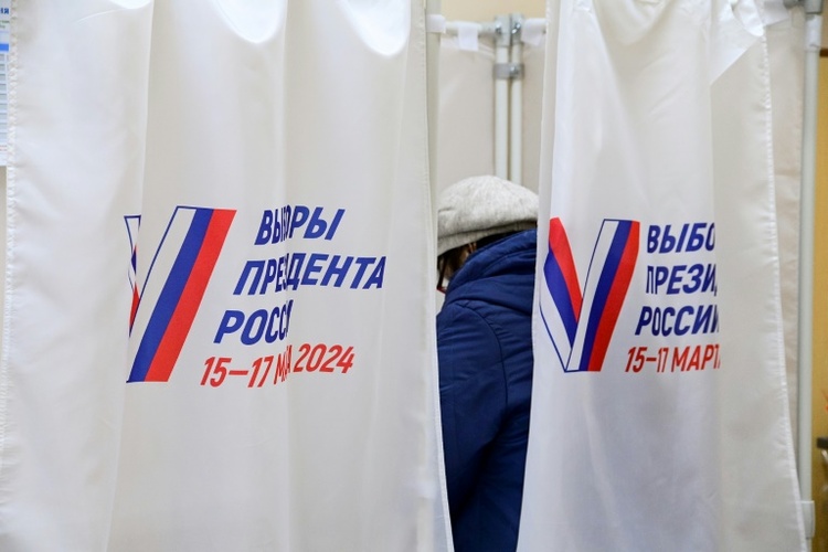 Präsidentschaftswahl in Russland startet mit Protestaktionen und Festnahmen
