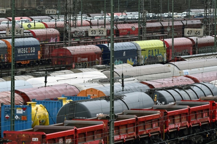 Bahn und GDL verhandeln wieder - Debatte über Streikrecht geht weiter