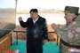 Nordkoreas Machthaber Kim beaufsichtigt bungen mit ''besonders groen'' Mehrfachraketenwerfern