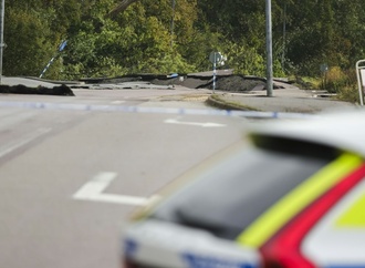 Fahrlssigkeit Ursache fr Wegbruch von hundert Metern Strae in Schweden