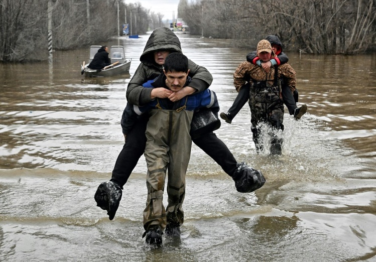 Überschwemmungen in Russland: Zwei weitere Regionen rufen Notstand aus