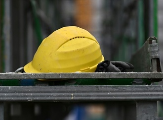 Unfall auf Tunnelbaustelle in Niedersachsen: Arbeiter von Radlader gettet