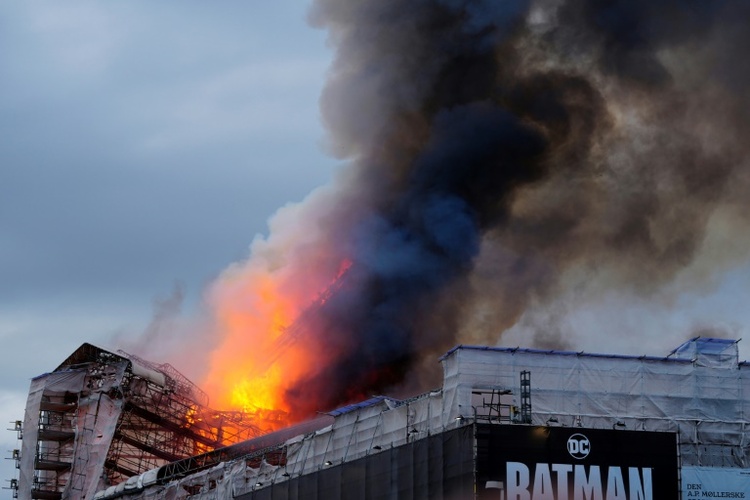 Kopenhagener Börse durch Feuer stark beschädigt - Großteil der Kunstschätze gerettet