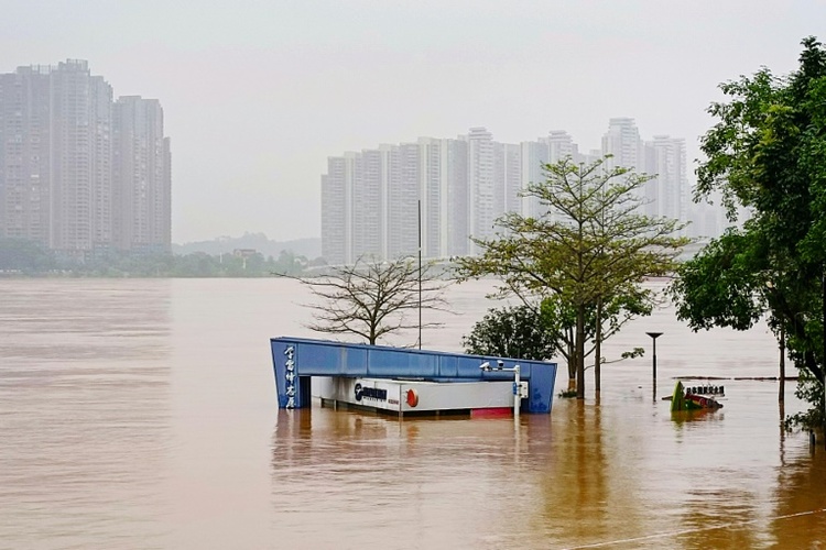 Überschwemmungen in Südchina: Behörden rufen höchste Warnstufe aus