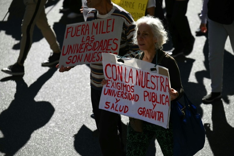 Massendemonstrationen in Argentinien gegen Sparkurs von Präsident Milei