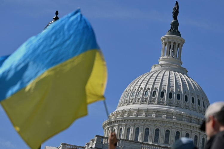 Biden unterschreibt Ukraine-Hilfen: Lieferbeginn 
