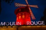 Windmhlenflgel am Pariser Wahrzeichen Moulin Rouge  abgestrzt