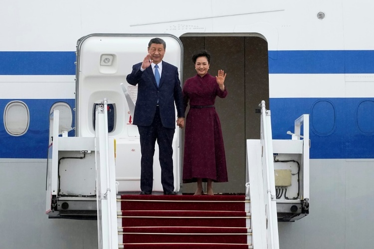 Xi zu erster Europareise seit Corona-Pandemie in Paris eingetroffen