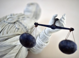 berforderte Richterin hortete Akten in Keller: Geringere Strafe verhngt