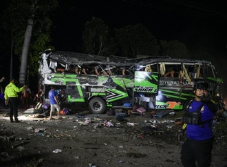 Mindestens elf Tote bei Schulbusunglck in Indonesien