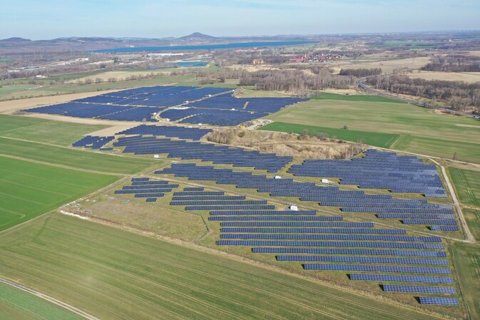 ADLER und ReneSola Power entwickeln gemeinsam Solarparks für mehr erneuerbare Energien
