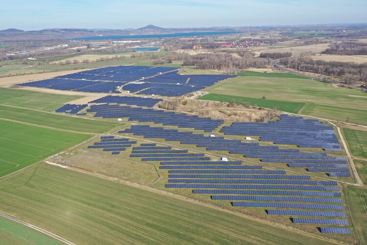 ADLER und ReneSola Power entwickeln gemeinsam Solarparks für mehr erneuerbare Energien