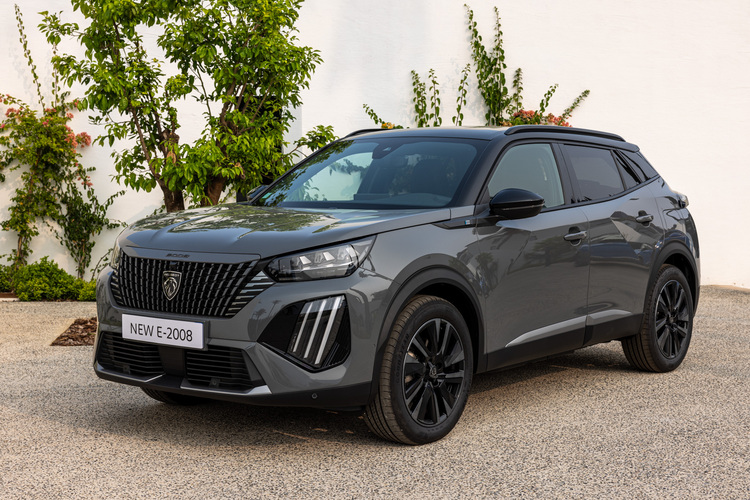 Erste Fahrt im neuen Peugeot e-2008