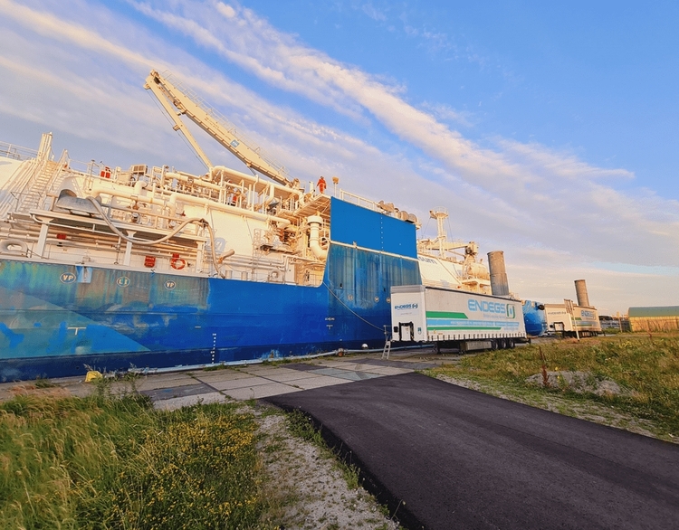 Schiffshavarie in den Niederlanden: ENDEGS unterstützt bei der Bergung eines verunglückten LNG-Tanke