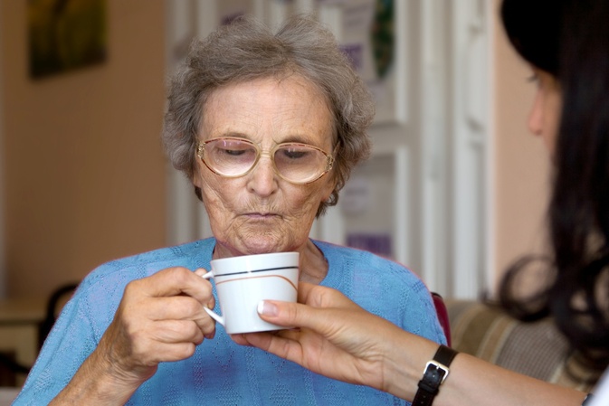 Flüssigkeitsmangel verstärkt Demenzerscheinungen