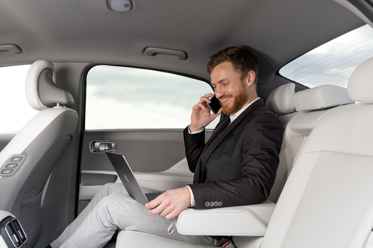 Auto als Büro für unterwegs