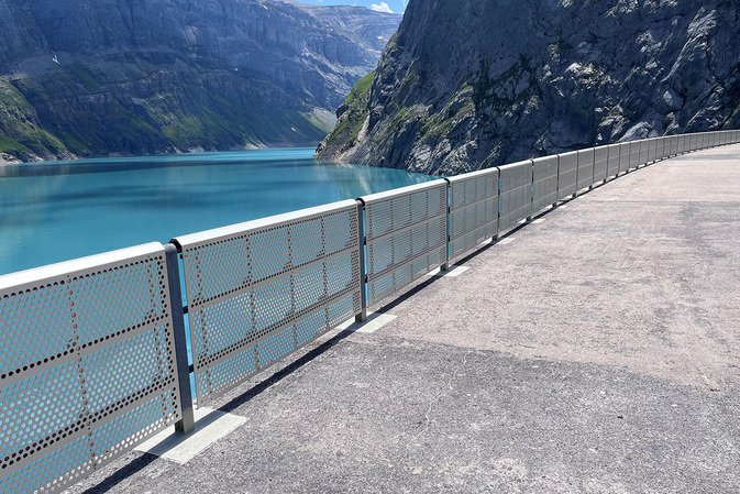Alpine Sicherheit und Ästhetik mit Lochblechen