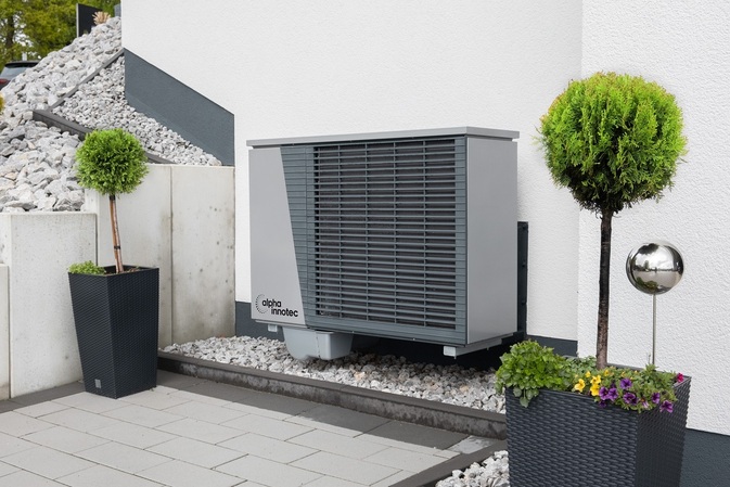 alpha innotec stellt neue Wärmepumpe vor: Die Hybrox - klimafreundlich, leistungsstark und flüsterle