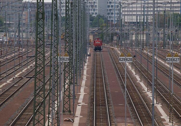 Stromleitungen der Deutschen Bahn sollen Elektrizitätsnetz entlasten