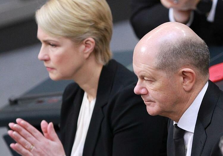 Schwesig fordert mehr Sichtbarkeit des Kanzlers