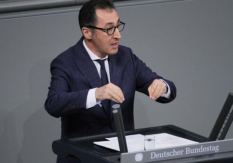 Özdemir verteidigt neues Tierschutzgesetz