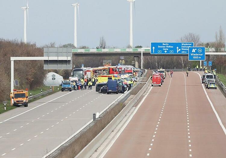 Mindestens 5 Tote bei Flixbus-Unfall - Verkehrsminister meldet sich