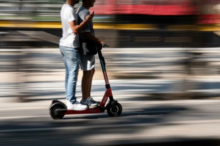 Verband: Verkehrsunternehmen sollen E-Scooter-Verbot in Bus und Bahn überdenken