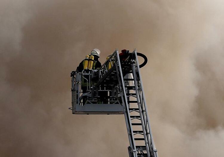 Großbrand in Fabrik im Berliner Stadtteil Lichterfelde