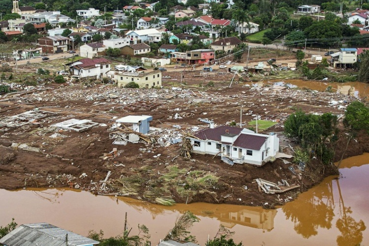 Rennen gegen die Zeit zur Rettung weiterer Menschen vor Überschwemmungen in Brasilien