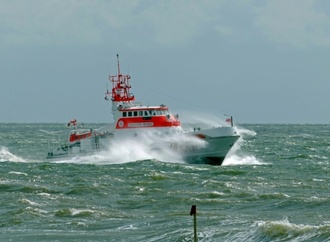 Fischer fllt vor Borkum von Krabbenkutter - Groe Suchaktion auf der Nordsee