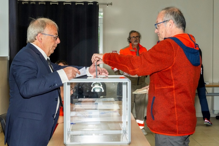 Erste Runde der französischen Parlamentswahl in Überseegebieten begonnen
