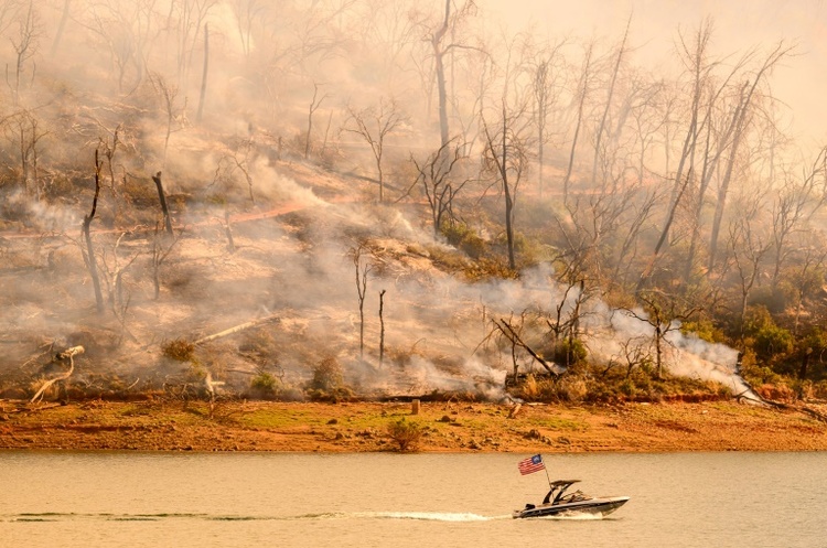 Mehr als 25.000 Menschen müssen vor Waldbrand in Kalifornien fliehen