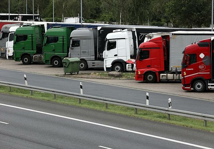 Ausschreibung für Lkw-Schnellladenetz soll im September starten