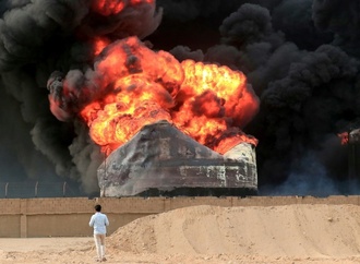 Hafen von Hodeida im Jemen nach israelischem Angriff immer noch in Flammen