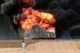 Hafen von Hodeida im Jemen nach israelischem Angriff immer noch in Flammen