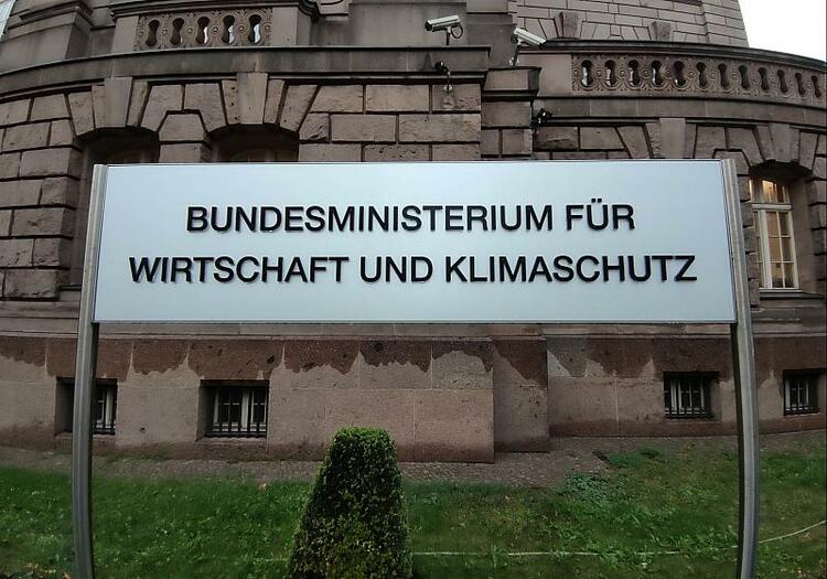 Fernleitungsnetzbetreiber legen Antrag für Wasserstoff-Kernnetz vor