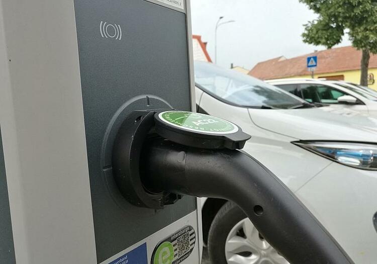 Absatzkrise bei E-Autos setzt Europas Batteriehersteller unter Druck