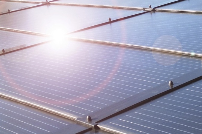 Revolutionäres Hybrid-BIPV- EnergyRoof erobert den Markt