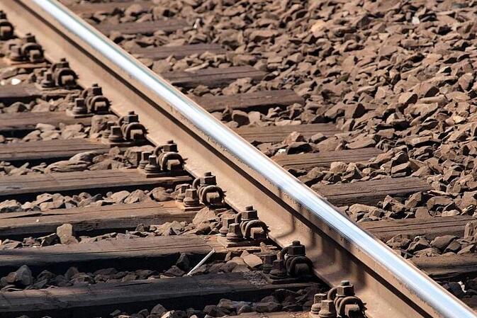 NRW: Regionalbahn fährt auf stehenden Güterzug auf