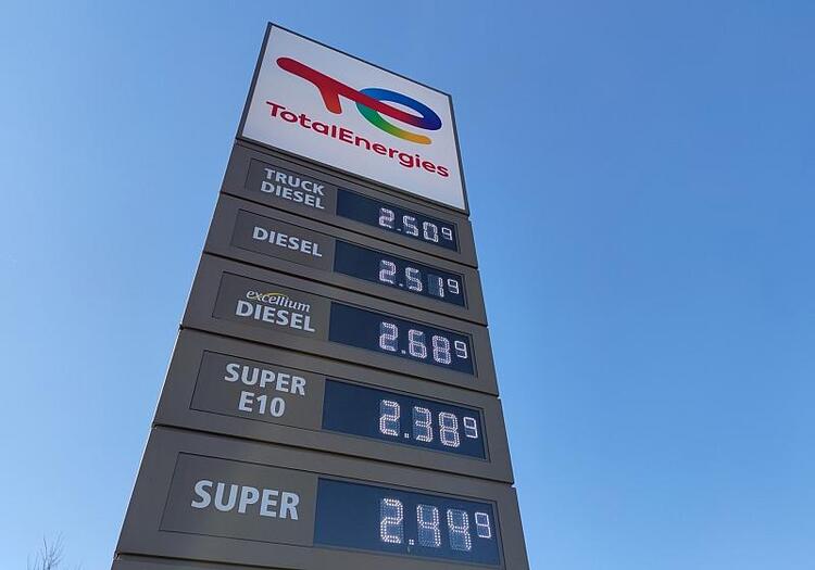 Total Energies hält Umstieg auf Erneuerbare für 