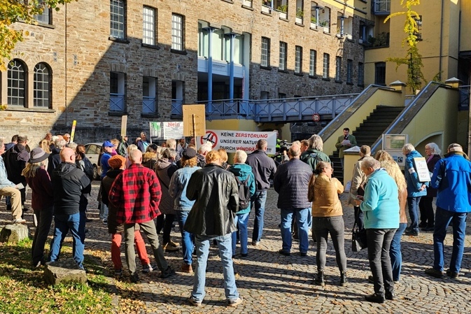 Protest gegen Windkraftanlagen im Heckberger Wald