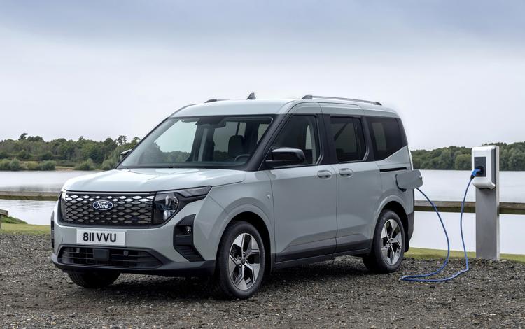Ford E-Tourneo Courier für die Familie