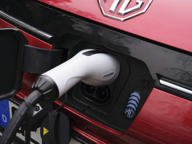 E-Auto-Infrastruktur - Wie klappt das Laden vor Ort?