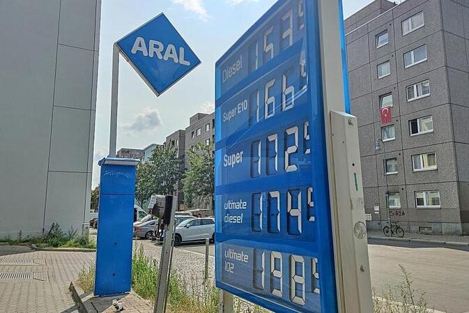 Diesel etwas günstiger - Benzinpreis stagniert