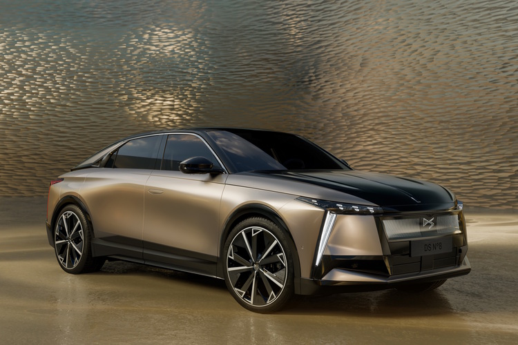 DS No8 - Nummer 8 fährt weit