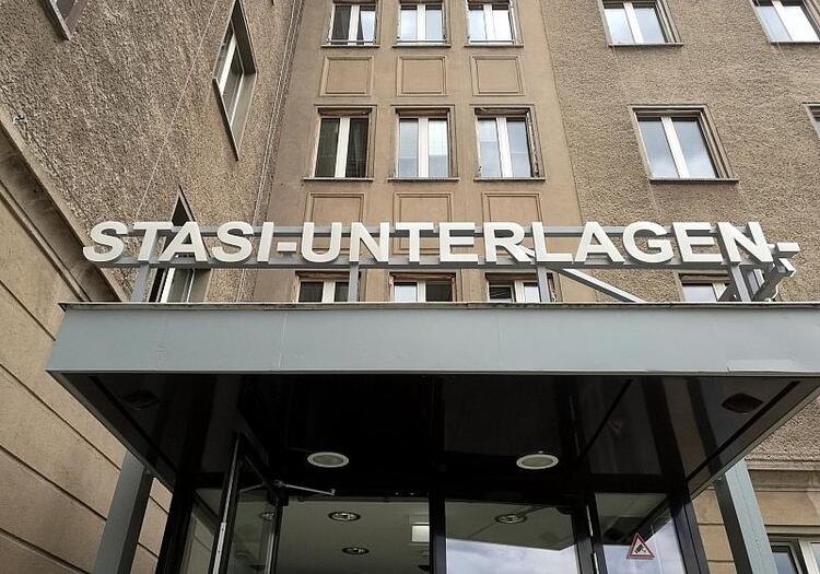 Bericht: Stasi-Akten enthüllen Lametta-Unfall in DDR-Kraftwerk