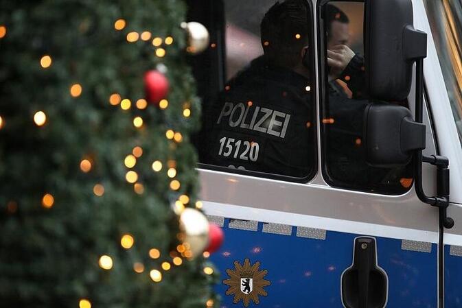 1 Toter und Festnahme nach Vorfall auf Weihnachtsmarkt in Magdeburg
