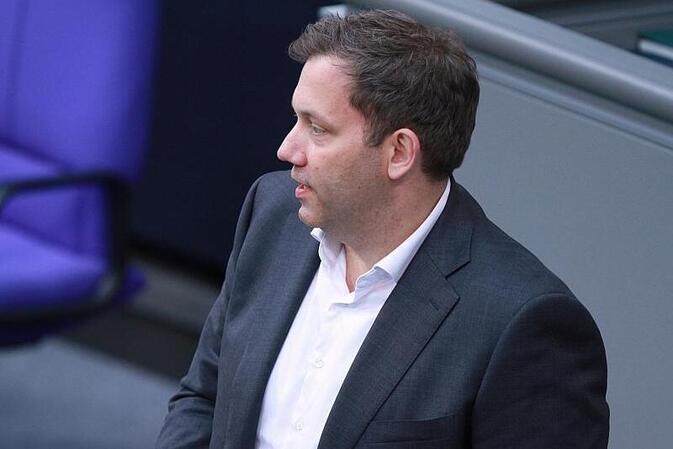 Klingbeil mahnt zu mehr Entschlossenheit im Umgang mit Russland