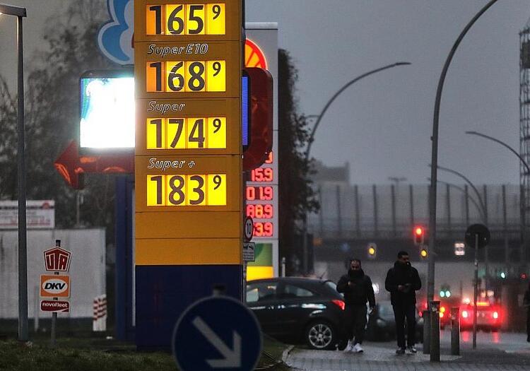 Spritpreise steigen Anfang Januar weiter an