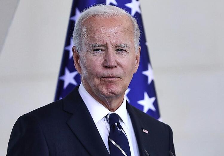 Brände bei LA wüten weiter - Biden ruft Katastrophenfall aus